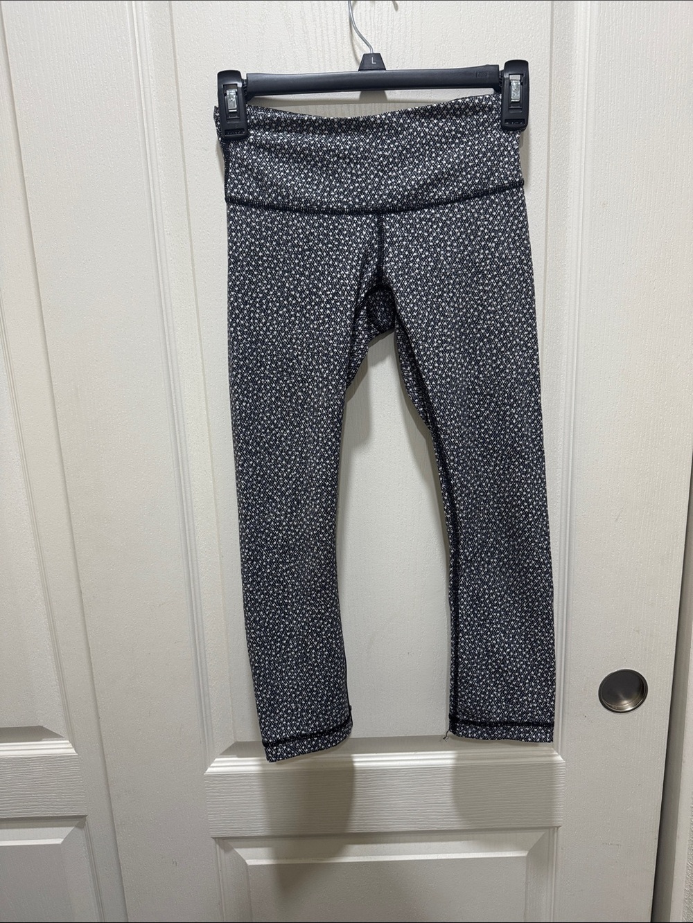 Lululemon Cropped Leggings Black White Pattern Size 2
